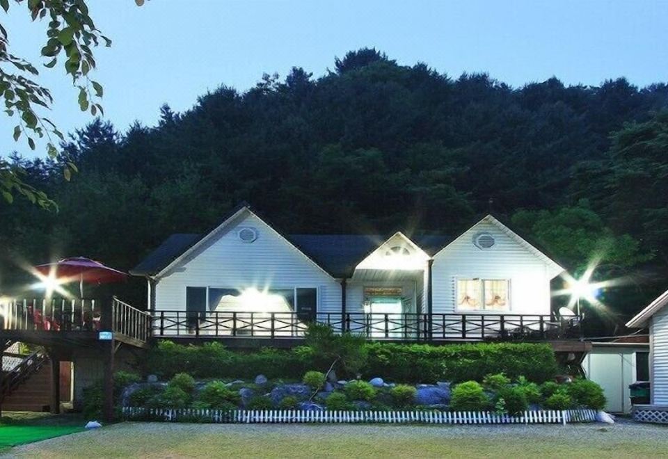 하늘로열린창 (경기도 가평군) 사진