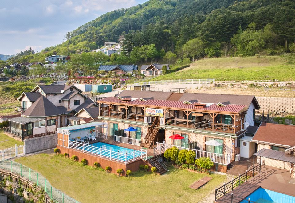 언덕위에 푸른집 (경기도 가평군) 사진