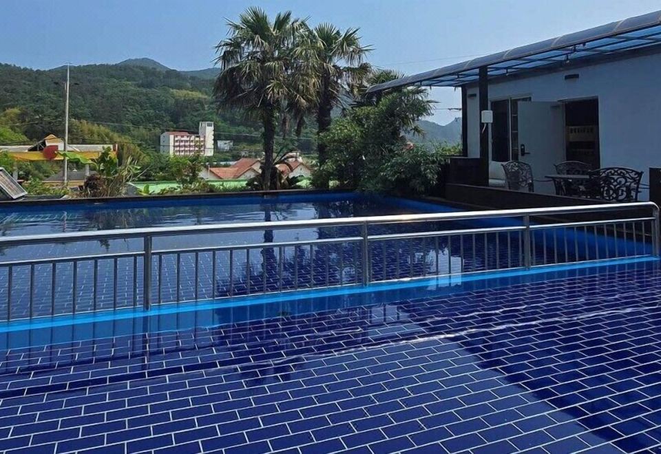 피그말리온 (경상남도 남해군) 사진